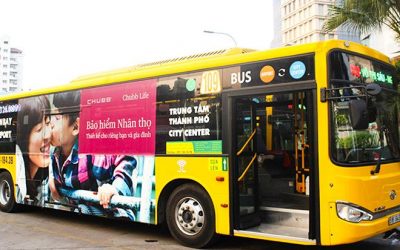 Vì sao quảng cáo trên xe buýt ở Việt Nam ngày hút khách