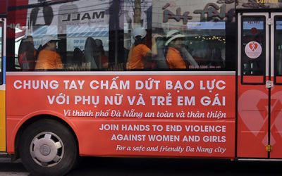 Lan tỏa thành công nhiều thông điệp xã hội bằng khẩu hiệu dán trên xe bus