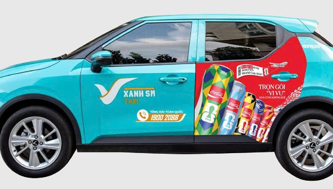 Quảng cáo dán decal hai cánh cửa sau của xe Green SM mới nhất 2026 - Brandcom